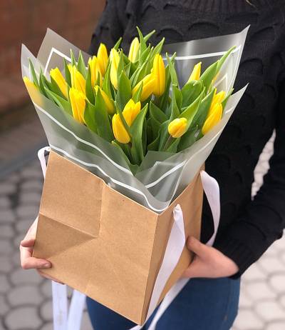 Голландские тюльпаны в крафтовом пакете 3