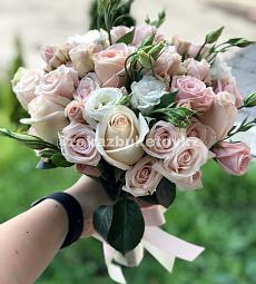 Букет невесты "Лепестками роз"
