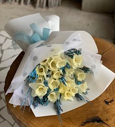 Весенний букет с нарциссами "Баян Сулу"