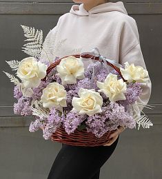 Букет в корзине "Сиреневая роза"