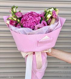 Композиция "Чудо" из гортензий и лизиантусов