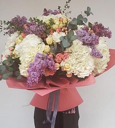 Букет "Одри Хэпберн" из гортензий, роз, сирени и эвкалипта 