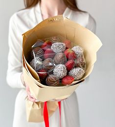 Клубничный букет "Утро в Стамбуле" S их микса клубники в шоколаде и без