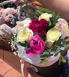 Композиция "Герда" с пионами и розами 