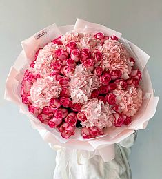 Букет "March" из голландских роз и гортензий