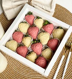 Клубничный бокс "Ажур" клубника в белом и розовом шоколаде