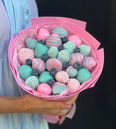 Клубничный букет "Лорена" из клубники в итальянском шоколаде