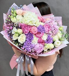 Букет "Blueberries" с богатым цветочным составом