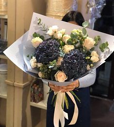 Букет "Облачный" из гортензий, роз и эвкалипта