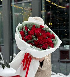 Букет "Frosty Rose" из роз и нобилиса