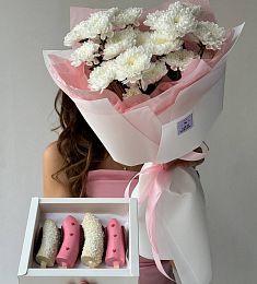 Сет "Хорошего дня" букет из ромашковидных хризантем и бананы в шоколаде