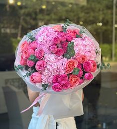 Букет "Сирена" из гортензий и роз