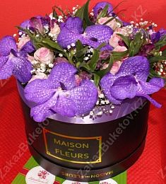 Композиция "Сиреневый рай" из орхидей и роз